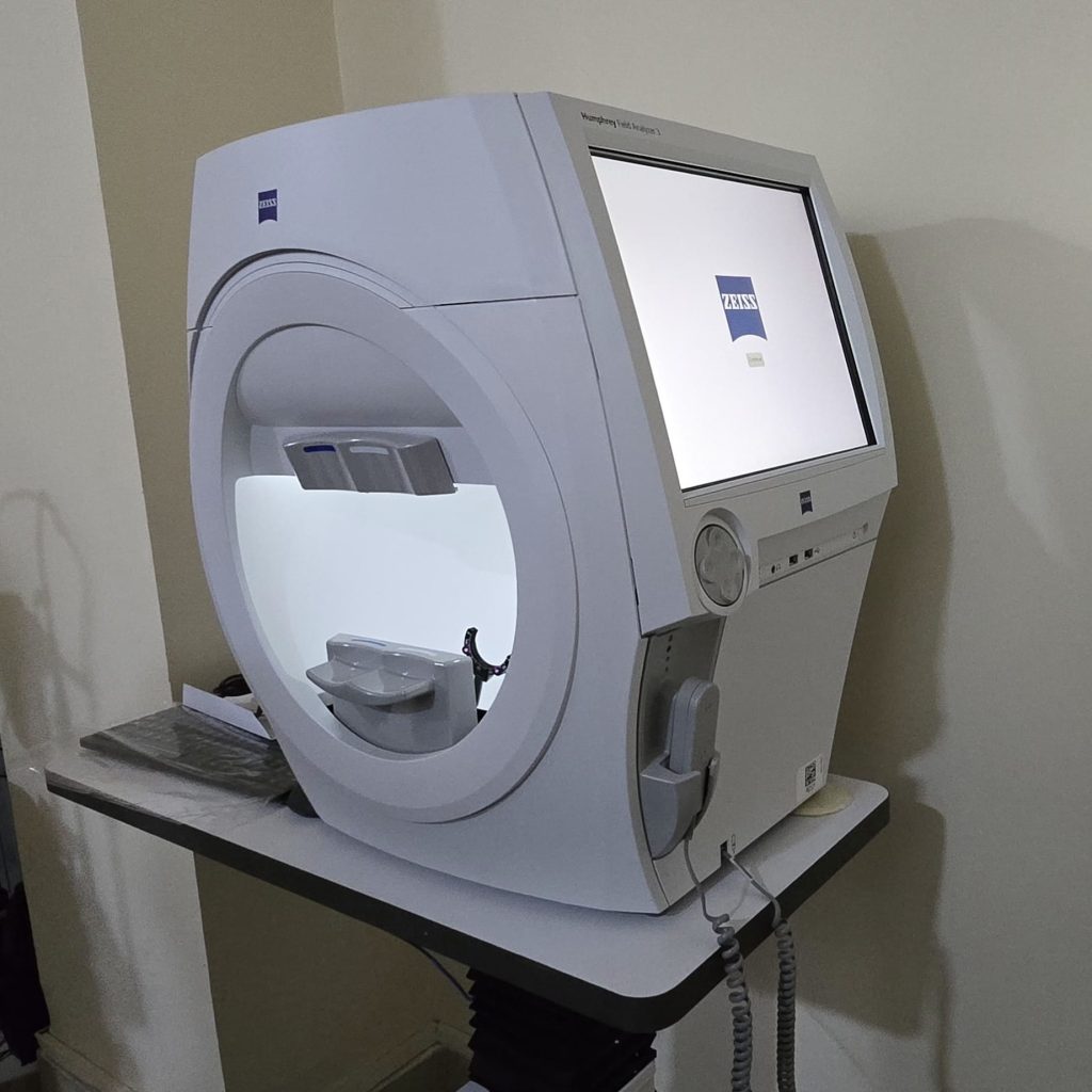 Automated eye testing equipment with monitor and chin rest