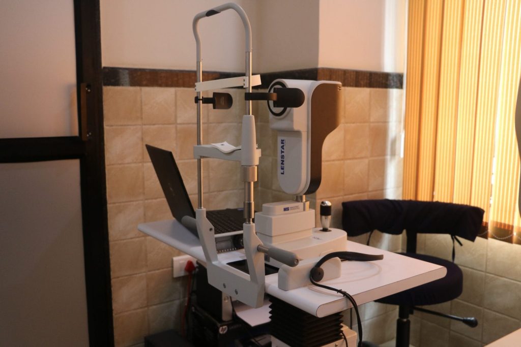 ophthalmic equipment with laptop on a table in a medical setting